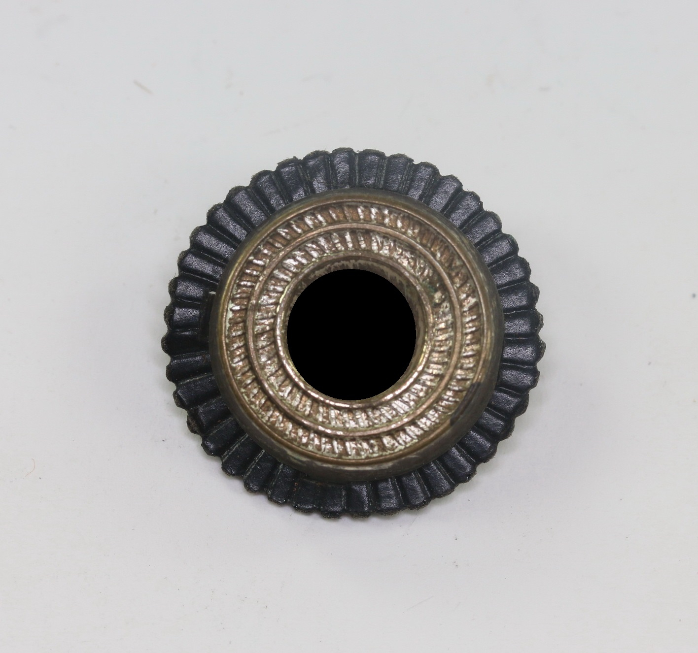 NSDAP, Kokarde für die Schirmmütze für politische Leiter  – Bild 1