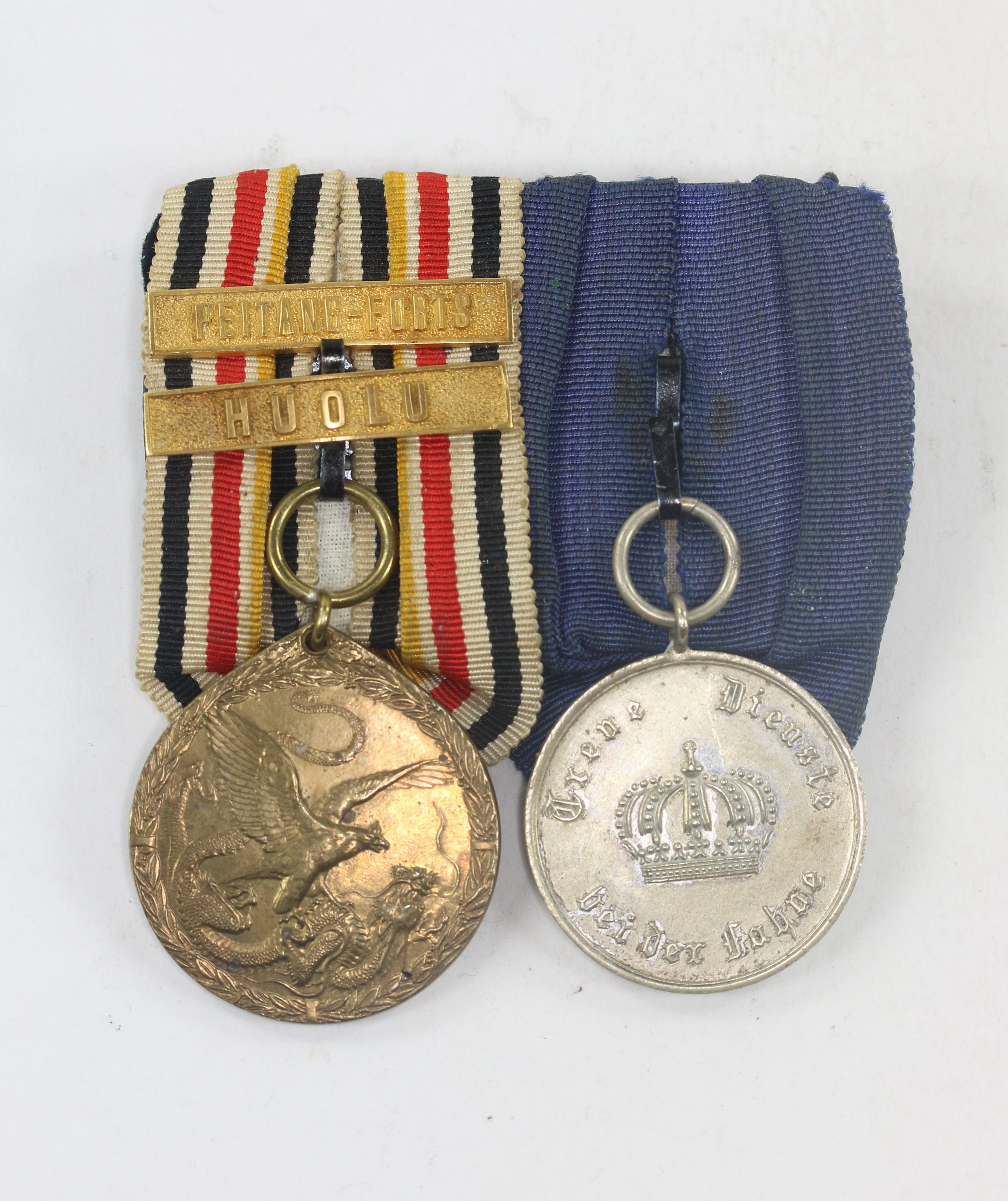 Two Place Medal Bar,  China Campaign Medal for Combatants + Clasps Peitang-Forts, Huolu – Bild 1