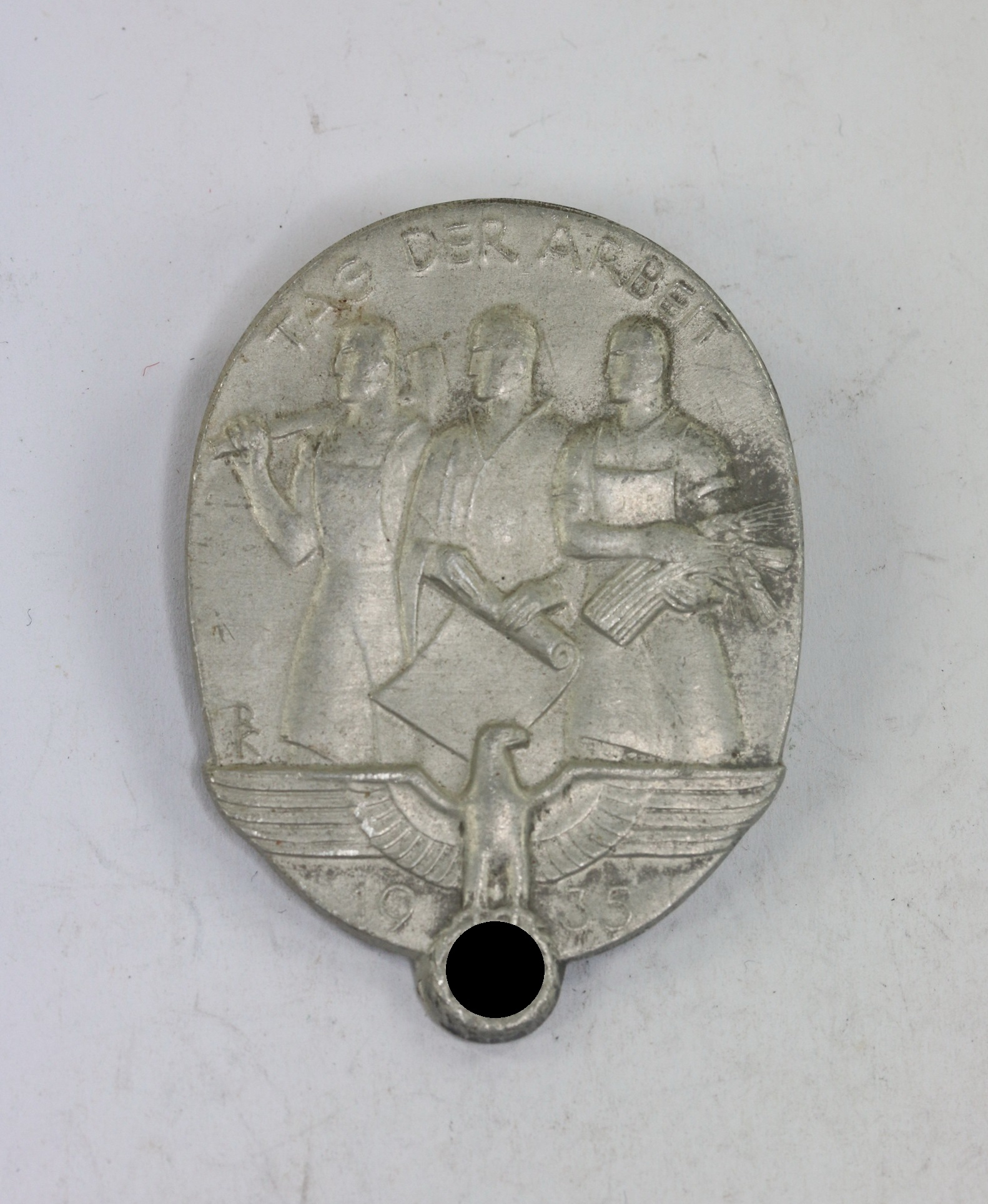 original_abzeichen_tag_der_arbeit_1934_1__6 Day Badge, Tag der Arbeit 1935. Maker P.W. Heb Lüdenscheid – Bild 1