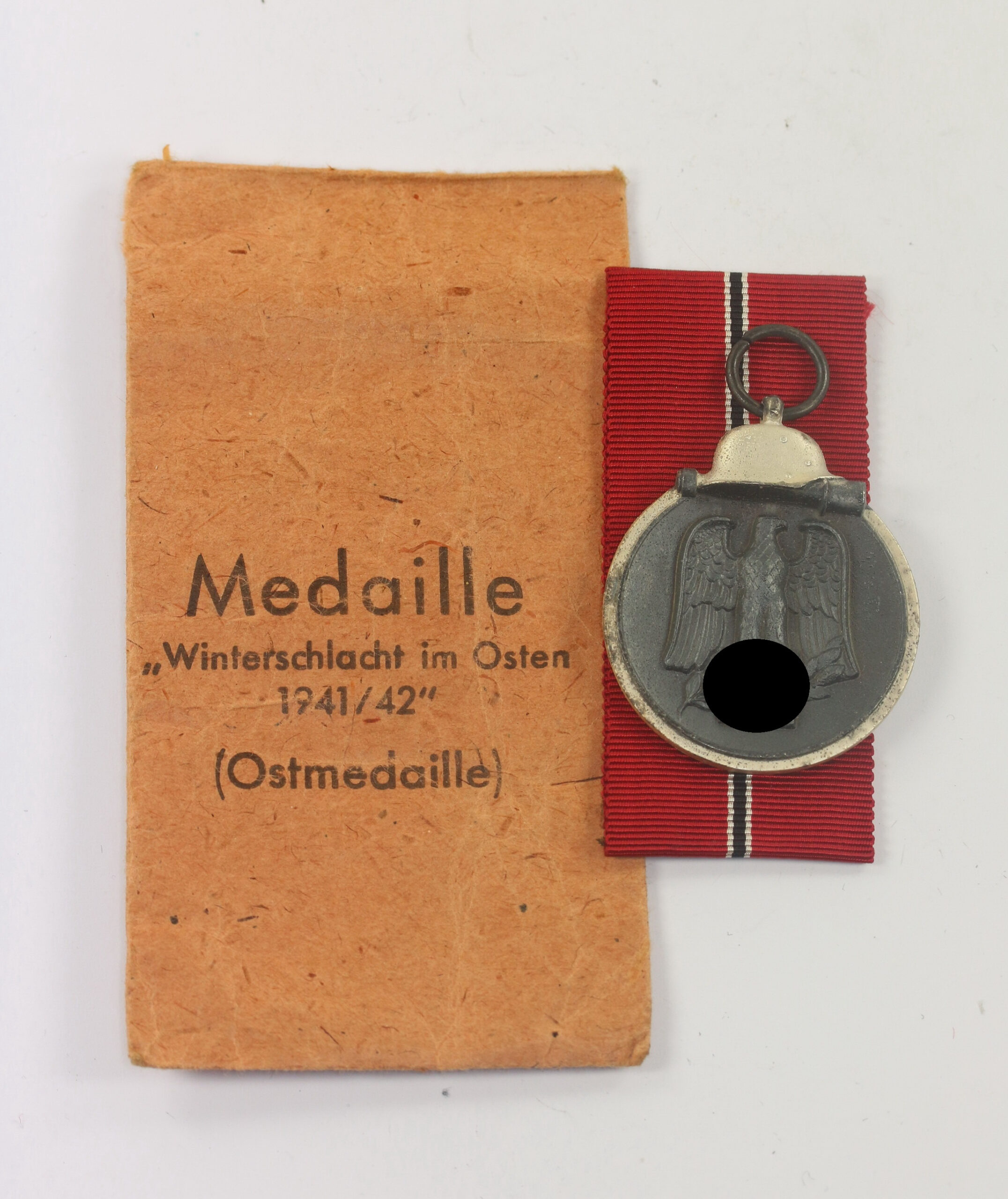 ostmedaille_hst Ostmedaille, Hst. 100, in Verleihungstüte, Mittweider Metallwarenfabrik Rudolf Wächtler & Lange Mittweida – Bild 1