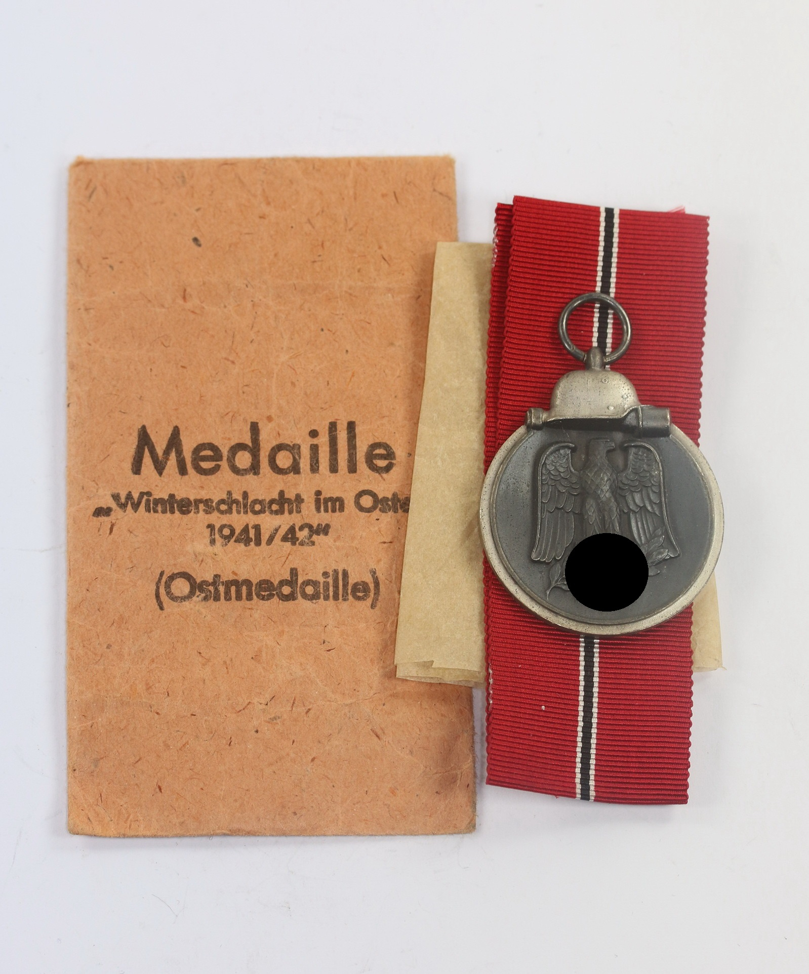 ostmedaille_hst Ostmedaille, Hst. 108, in Verleihungstüte Arno Wallpach Metallwarenfabrik Salzburg – Bild 1