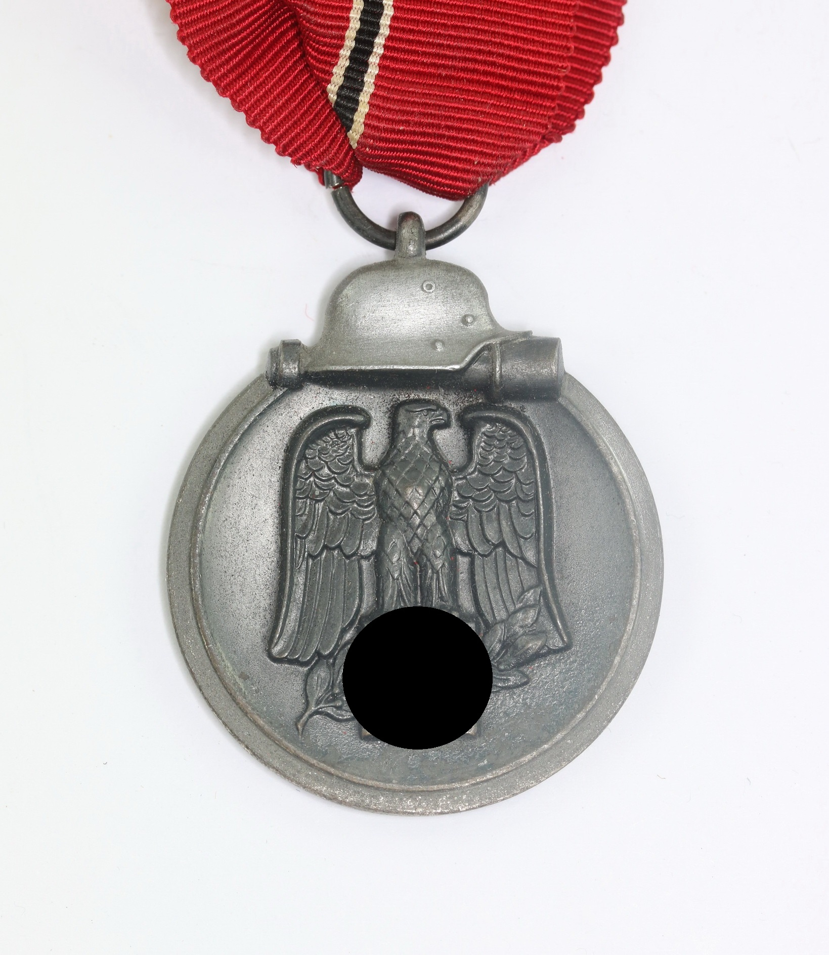 Eastern Front Medal. Maker 25. (Arbeitsgemeinschaft der Graveur-, Gold- und Silberschmiedeinnungen, Hanau am Main) – Bild 1