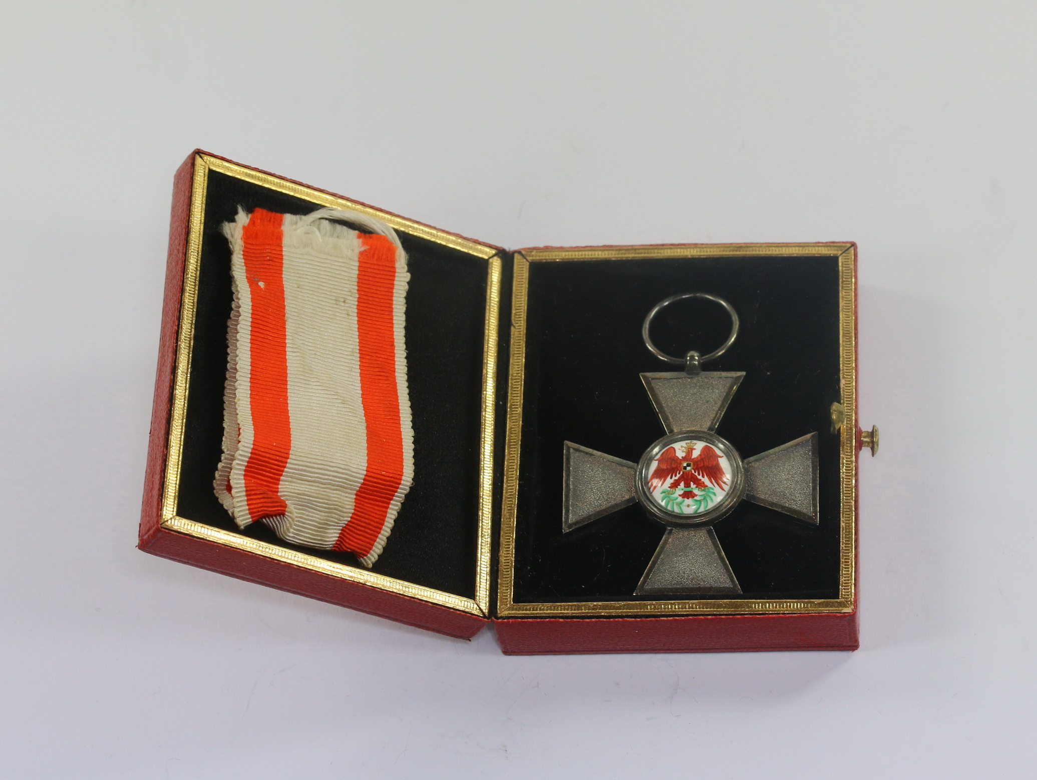 Prussia, Cased Red Eagle Order 4th Class. Maker W (Wagner & Sohn, Berlin), im Etui – Bild 1