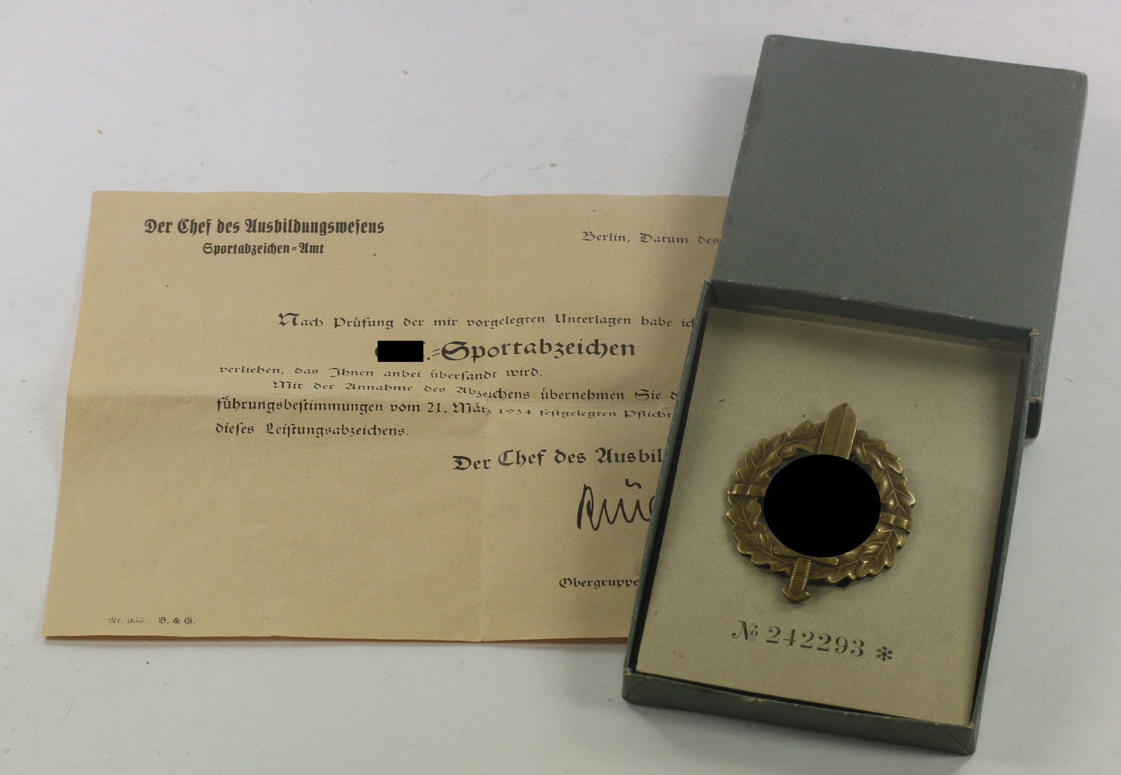 sa_wehrsportabzeichen_in_bronze_hst SA Wehrsportabzeichen in Bronze, Hst. E. Schneider Lüdenscheid, Eigentum d. S.A. Sportabzeichen Hauptstelle, im nummerngleichen (!) Etui, mit Übersendungsschreiben (!) – Bild 1