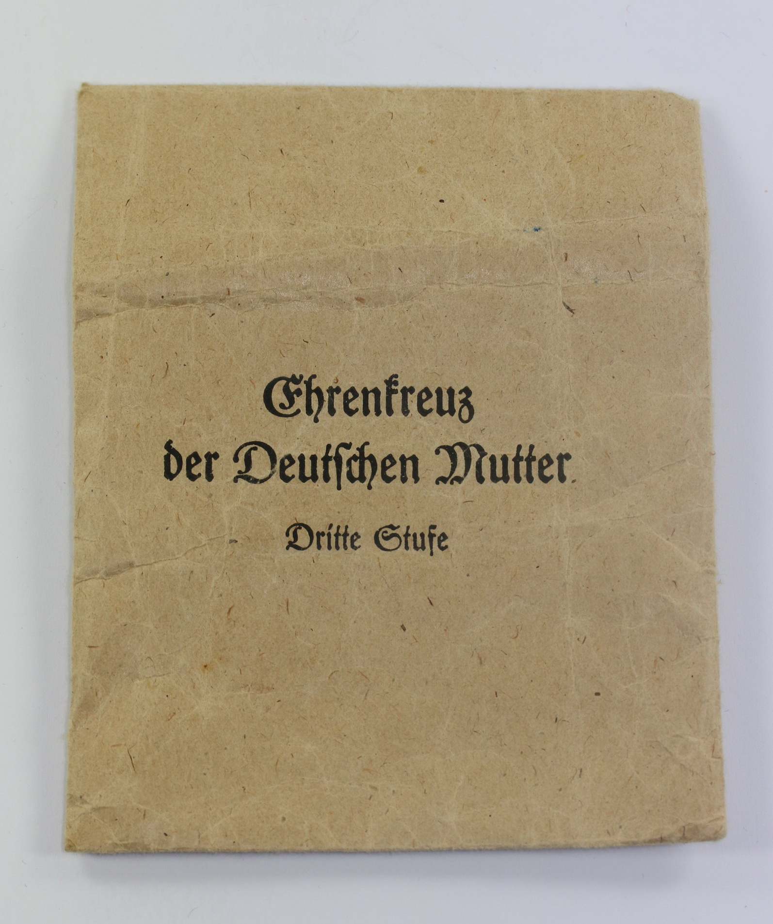 Verleihungstüte Mutterkreuz in Bronze (3. Stufe), Mittweider Metallwarenfabrik Rudolf Wächtler & Lange – Bild 1