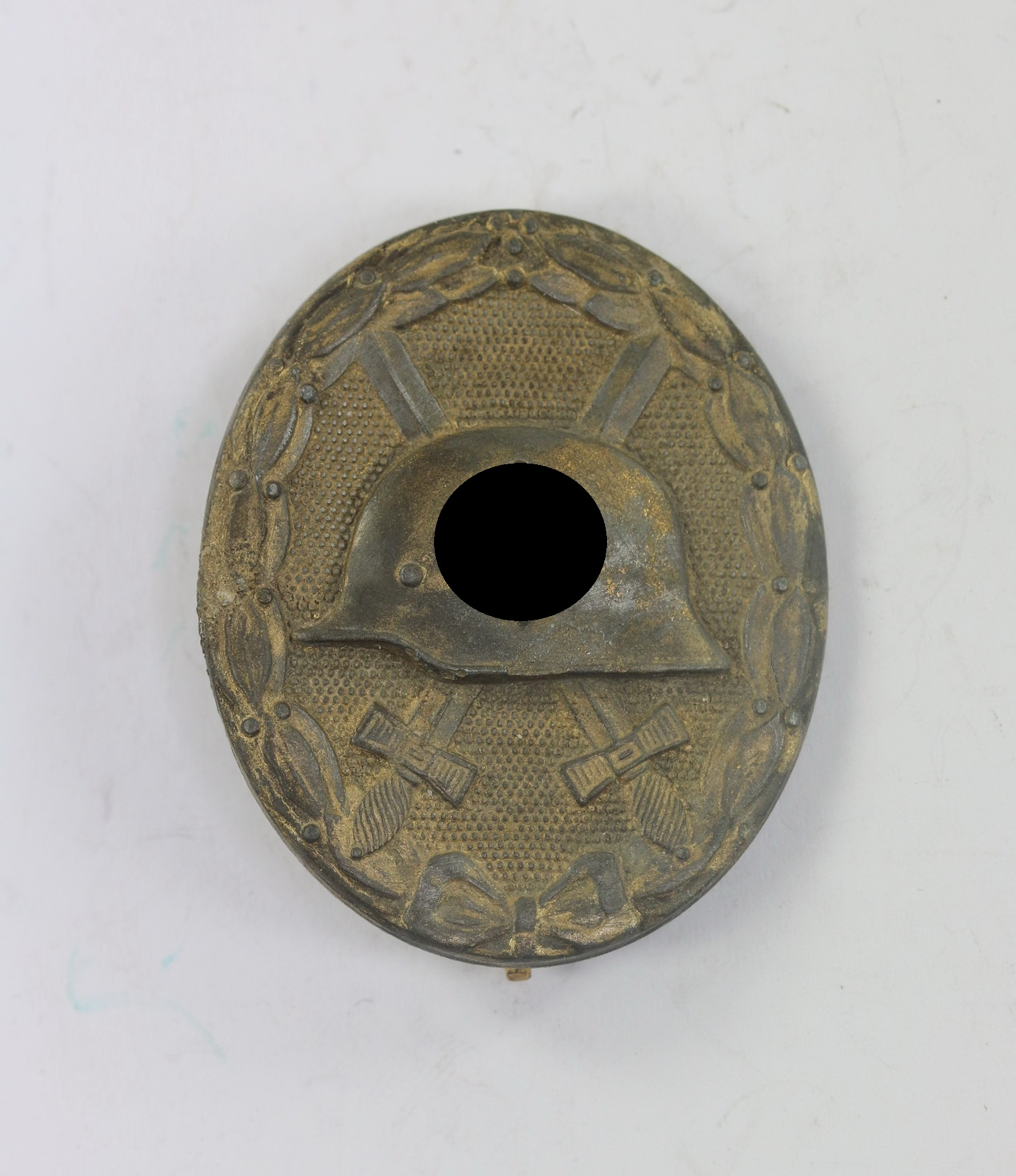 Verwundetenabzeichen in Gold, Hst. 30 (Hauptmünzamt Wien), Zink – Bild 1