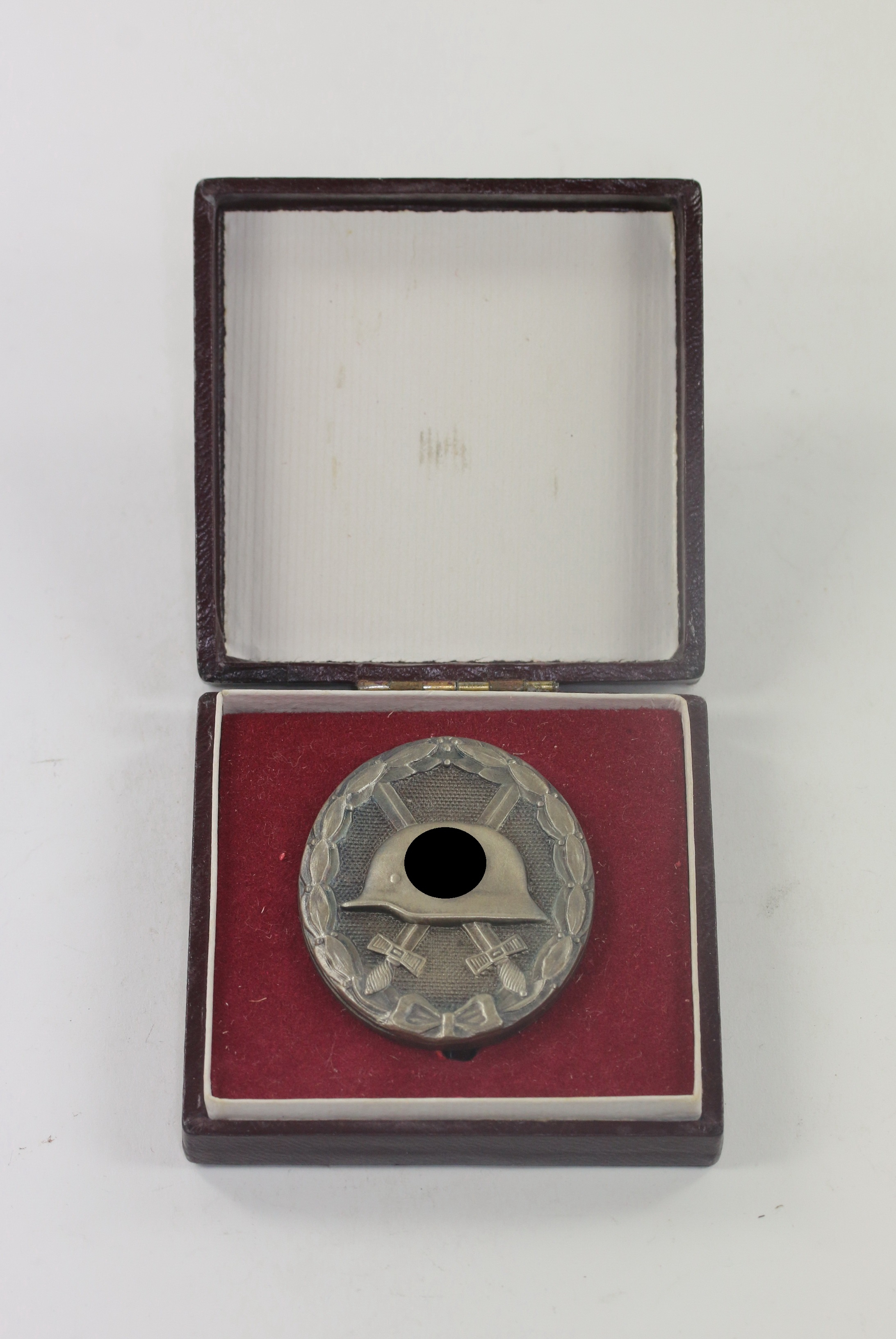 Verwundetenabzeichen in Silber 1939, Hauptmünzamt Wien, im Etui Hauptmünzamt Wien III. – Bild 1