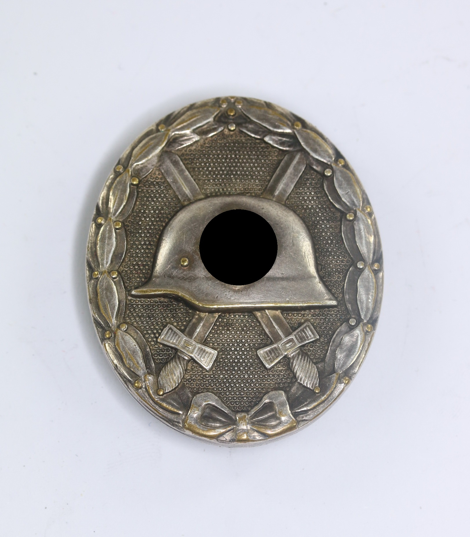 Verwundetenabzeichen in Silber 1939, Hst. 30, breite Nadel (Hauptmünzamt Wien) – Bild 1