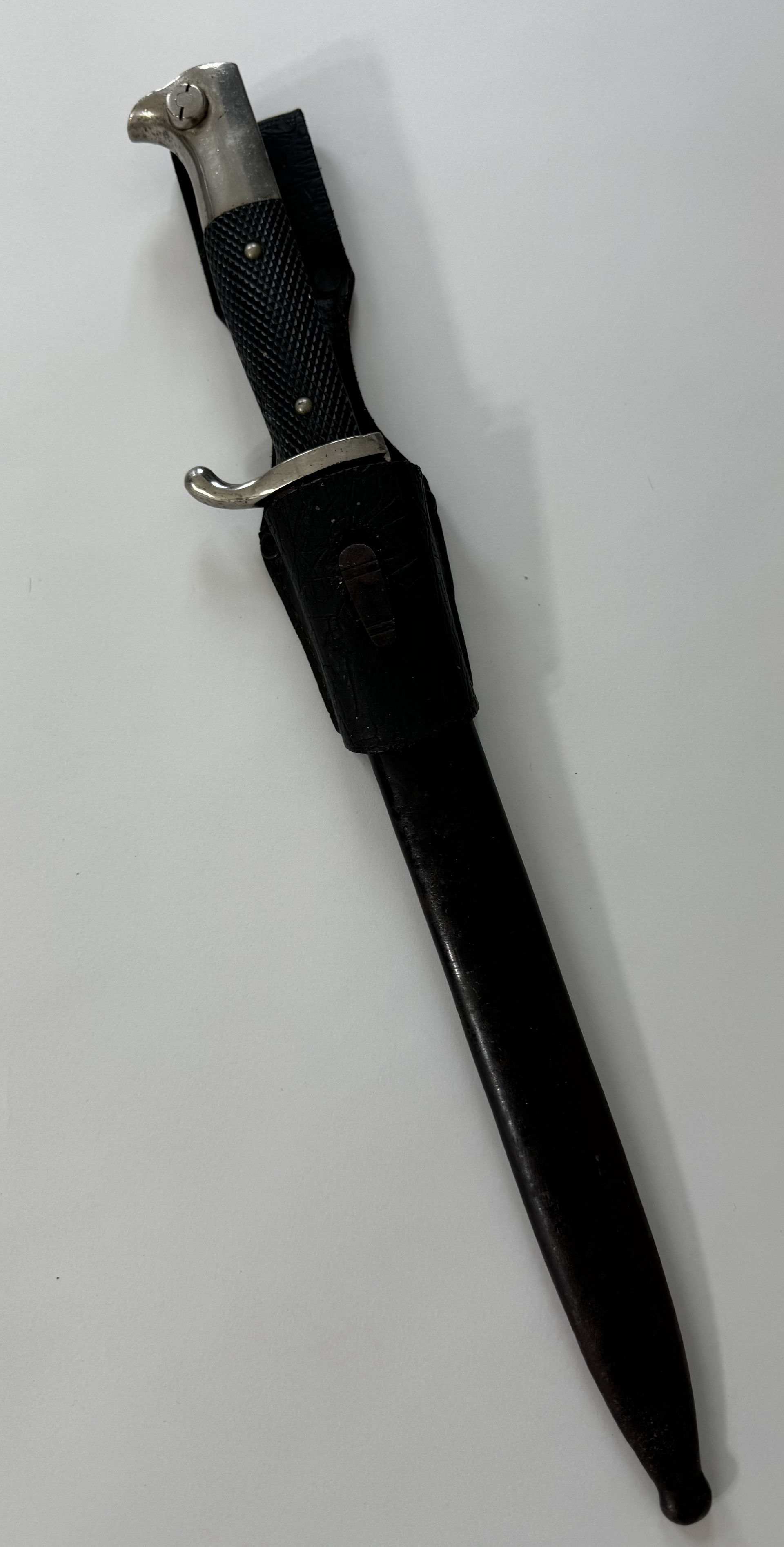 wehrmacht_ausgehseitengewehr_solingen_mit_koppelschuh_1_ Parade Bayonet with Bayonet Frog. – Bild 1