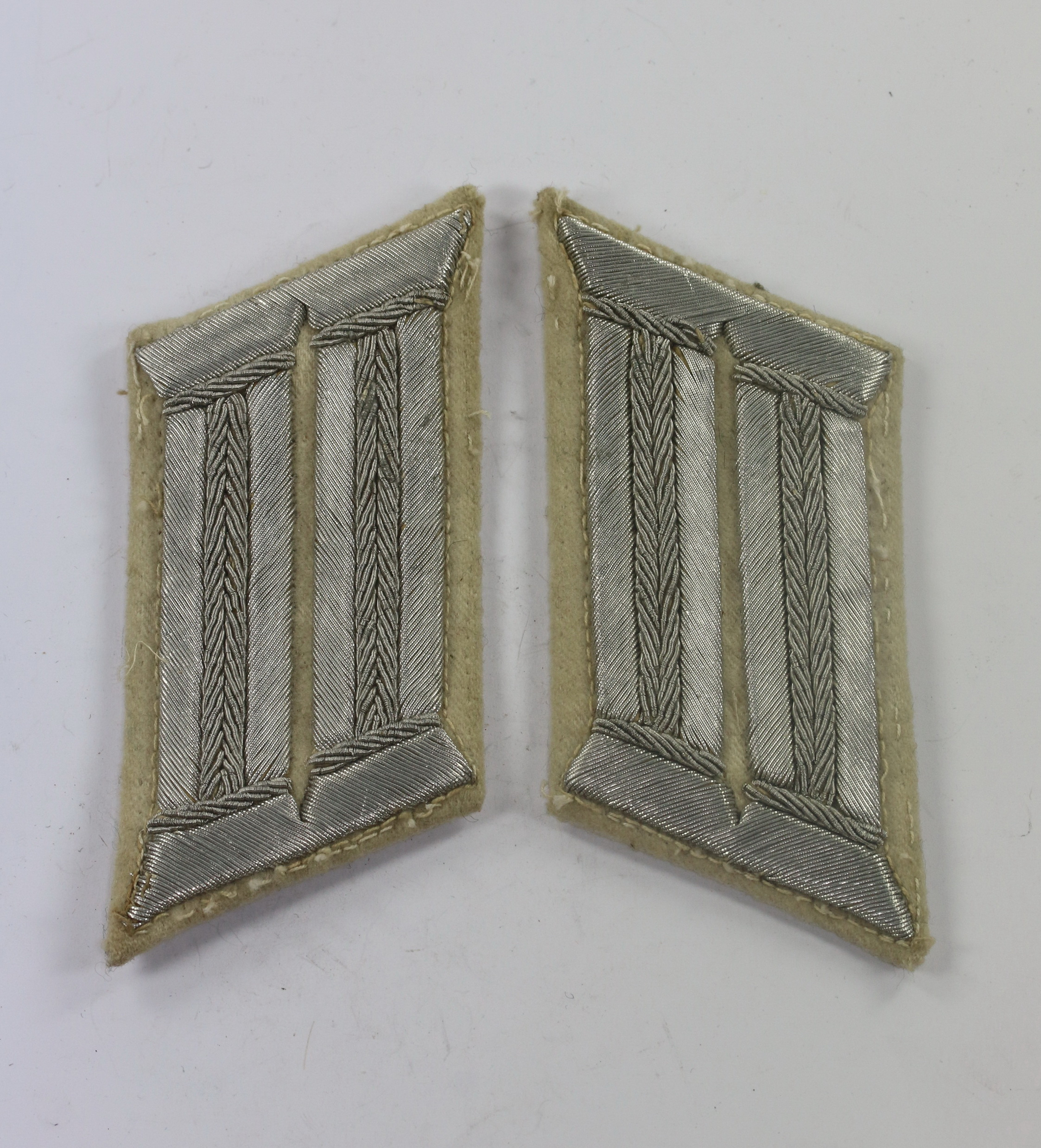 Pair of Collar Patches for the Infantry Officer Parade Tunic. – Bild 1