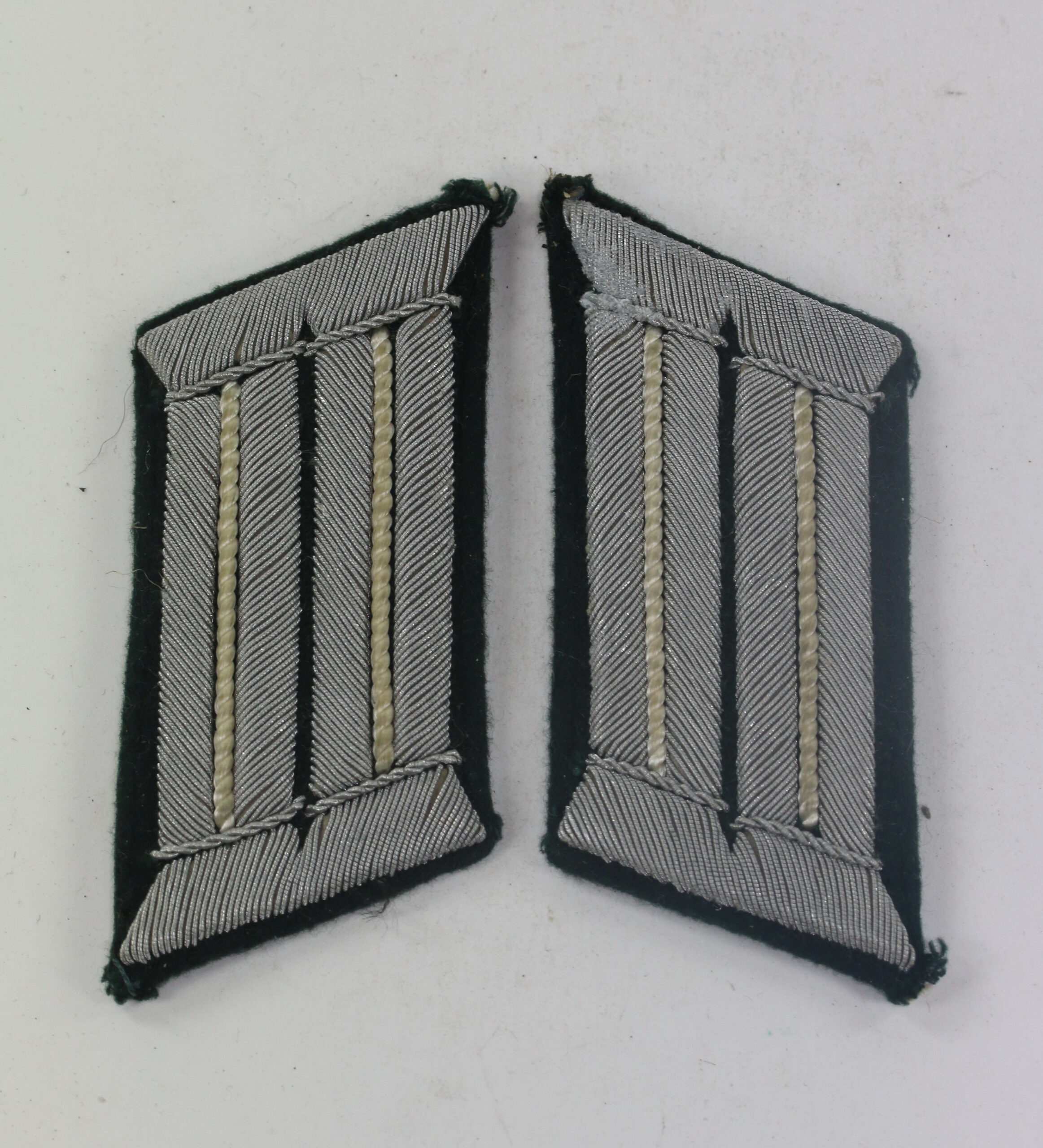 Wehrmacht Heer, Paar Kragenspiegel für einen Offizier der Infanterie (Waffenfarbe Weiß) – Bild 1