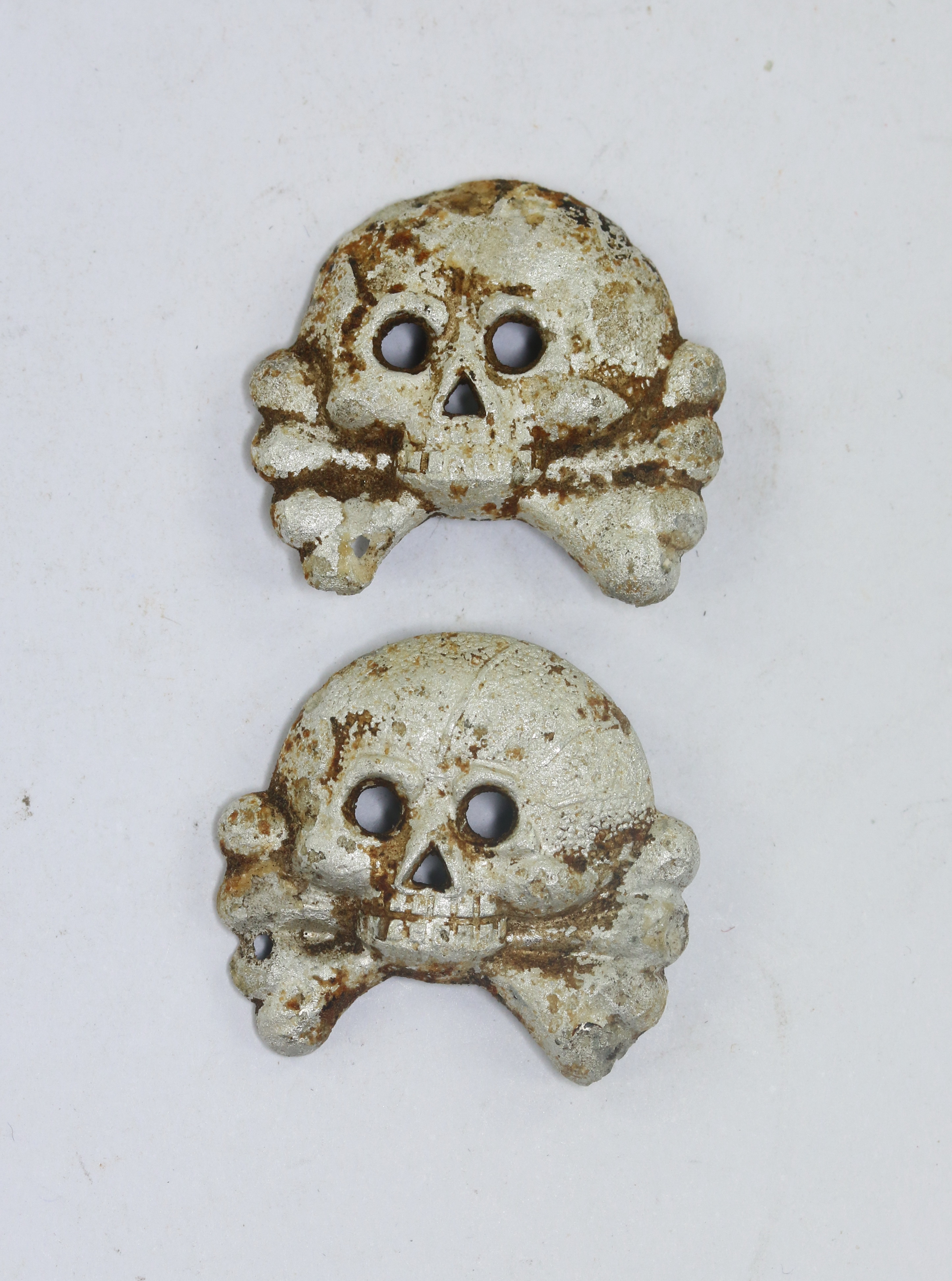 Pair of Skulls for the Pazer Uniform Collar Patches (Aluminium) – Bild 1
