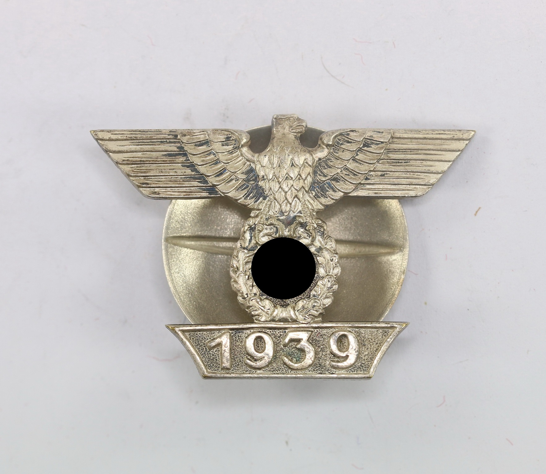 1st Pattern Repetition Clasp 1939 to the Iron Cross 1st Class 1914 on Screwback. Type Otto Schickle, Pforzheim – Bild 1