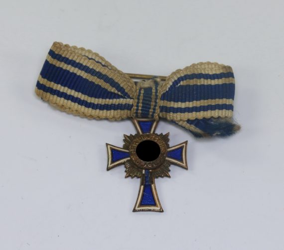 16_mm_miniatur_mutterkreuz_in_bronze_an_schleife_1__2
