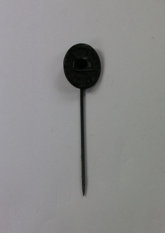 16_mm_miniatur_verwundetenabzeichen_in_schwarz_1939_1__1_4nd