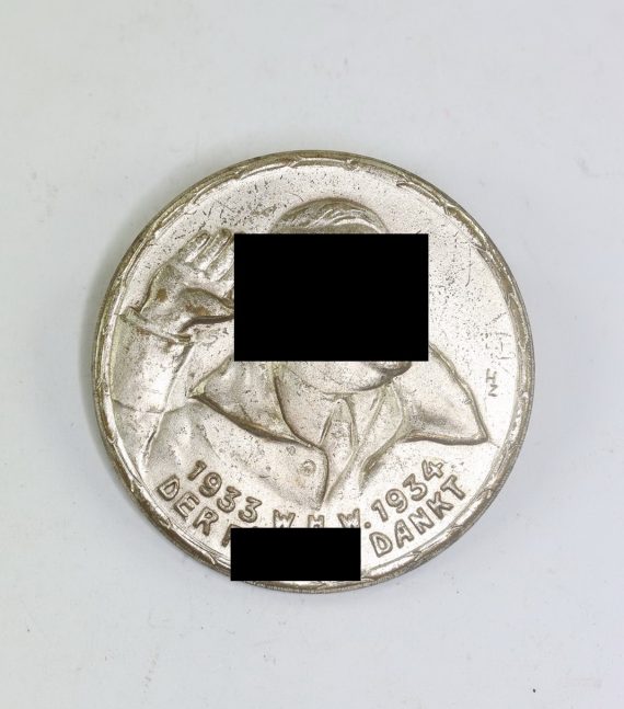 Abzeichen, 1933 W.H.W. 1934 Der Führer Dankt (1)