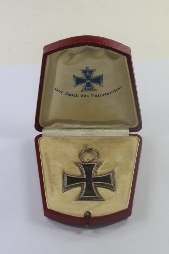 Eisernes Kreuz 2. Klasse 1914, Hst. SW, im roten Präsentations Etui – Der Dank des Vaterlandes! (1)