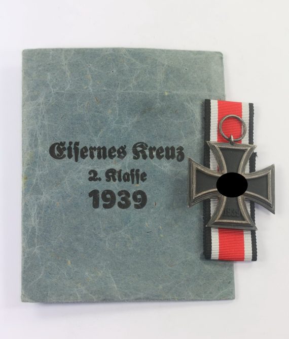 Eisernes Kreuz 2. Klasse 1939, Variante mit der runden 3, in Verleihungstüte Deschler & Sohn München 9 (1)