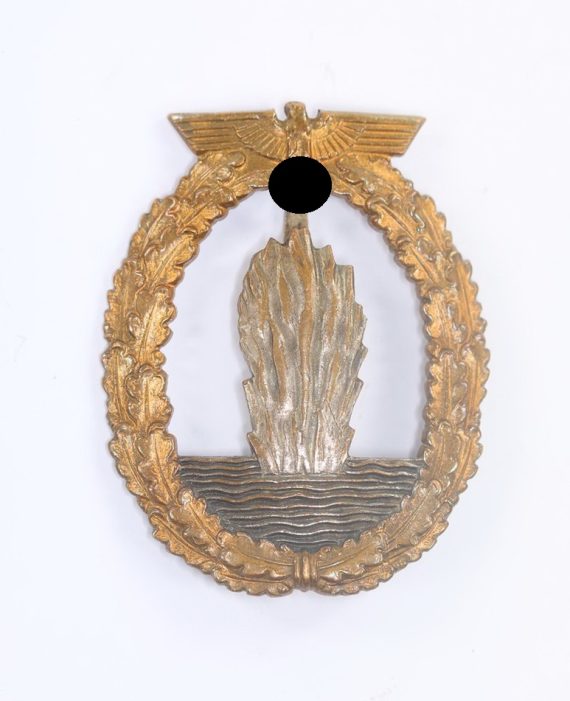 Kriegsmarine, Minensucherabzeichen, Hst. R.K. Rudolf Karneth, Gablonz - Trägerritzung (!) (1)