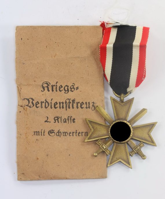 Kriegsverdienstkreuz 2. Klasse mit Schwertern, Hst. 100, in Verleihungstüte Mittweida Metallwarenfabrik Rudolf Wächtler & Lange Mittweida (1)