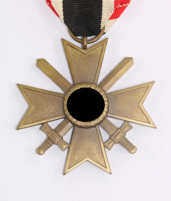 Kriegsverdienstkreuz 2. Klasse mit Schwertern, Hst. 6. (Fritz Zimmermann, Stuttgart) (1)