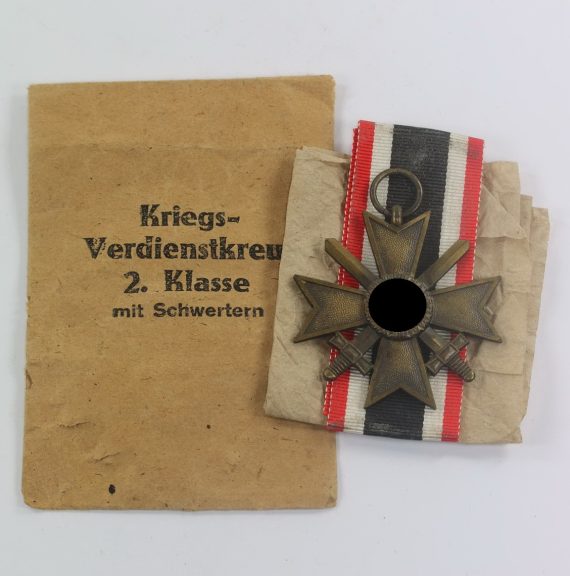 Kriegsverdienstkreuz 2. Klasse mit Schwertern, Hst. 7, in Verleihungstüte Paul Meybauer Berlin SW68 (1)