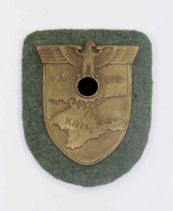 Krimschild auf Heeresstoff, Wilhelm Deumer, Lüdenscheid, Typ 1 Zink (1)