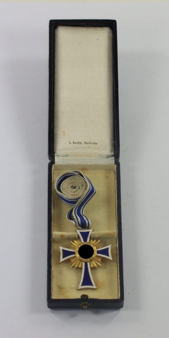 Mutterkreuz in Gold, im Etui, L. Bertsch Karlsruhe (1)