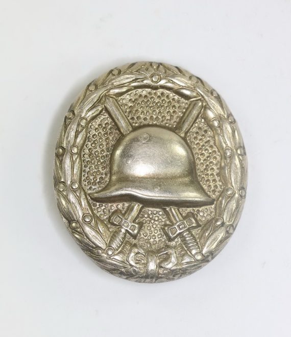 Verwundetenabzeichen in Silber 1918, Buntmetall mit Nadel Variante (!) (1)