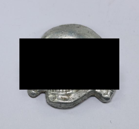 Waffen SS, Totenkopf für die Schirmmütze, Hst, RZM 49941 (Zimmermann, Pforzheim) (1)