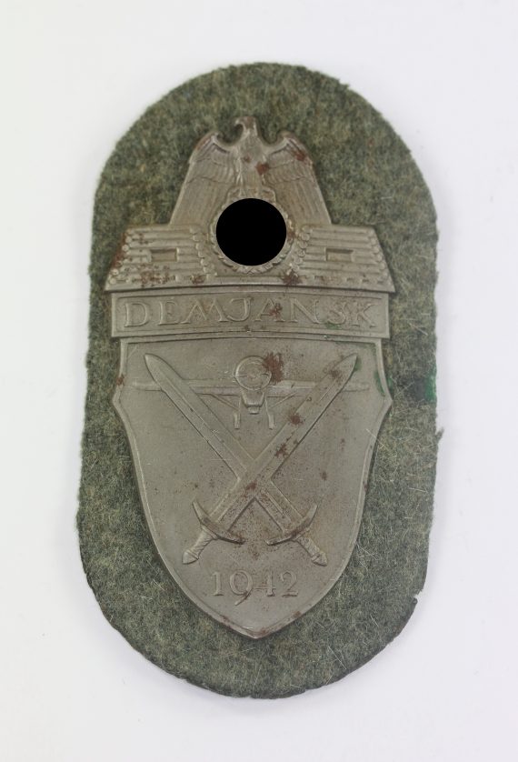 _demjanskschild_auf_heeresstoff_typ_4