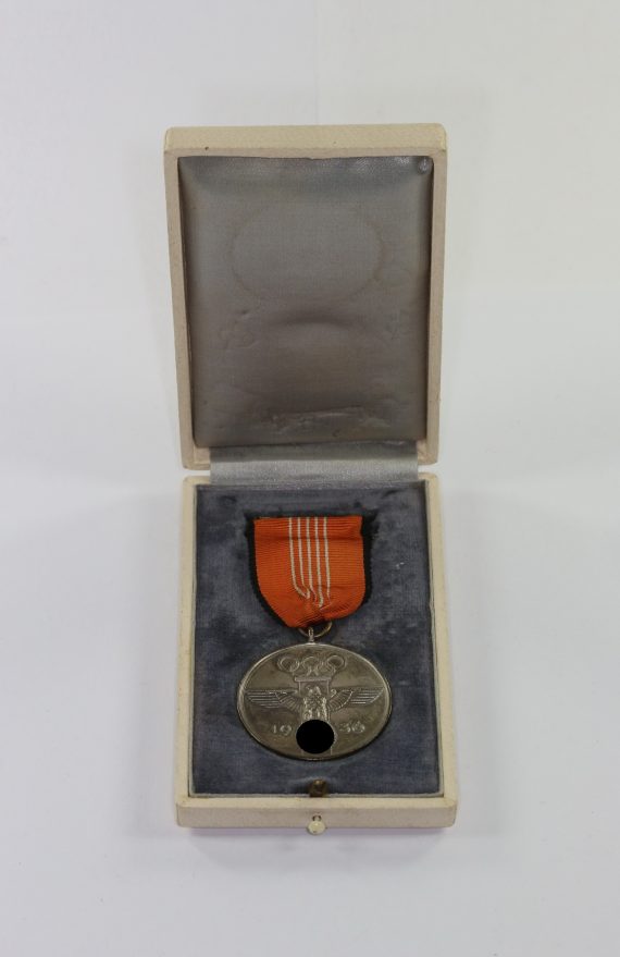 _deutsche_olympia_erinnerungsmedaille_1936_im_etui__f_r_verdienstvolle_mitarbeit_bei_den_olympischen_spielen_1936_1__1