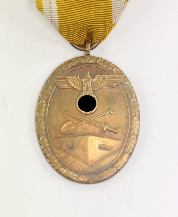 _deutsches_schutzwall_ehrenzeichen__f_r_arbeit_zum_schutze_deutschlands_1__3