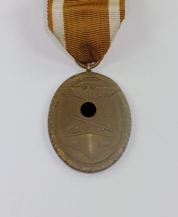 _deutsches_schutzwall_ehrenzeichen_f_r_arbeit_zum_schutze_deutschlands_1__1