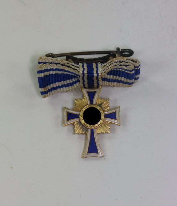 _miniatur_mutterkreuz_in_gold_an_schleife_1__1