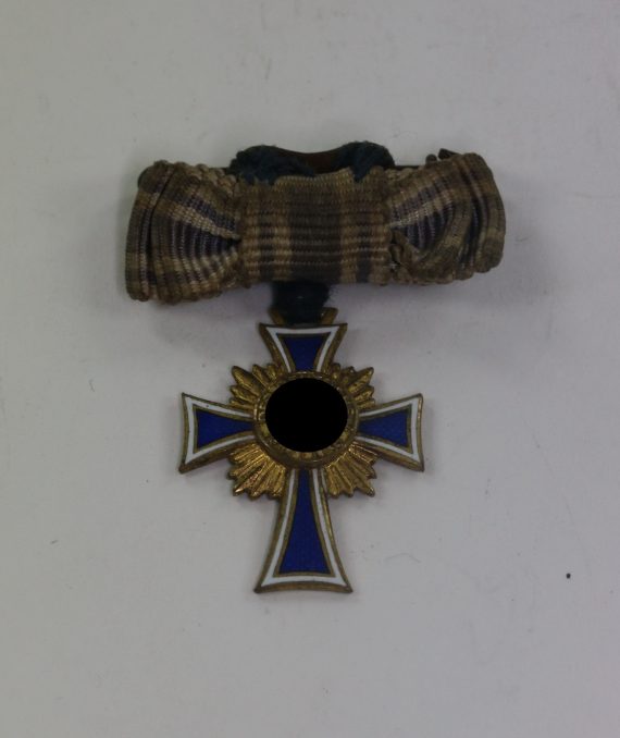 _miniatur_mutterkreuz_in_gold_an_schleife_hst
