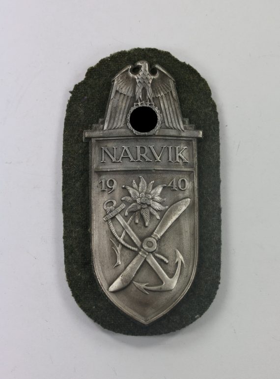 _narvik_schild_auf_heeresstoff_c