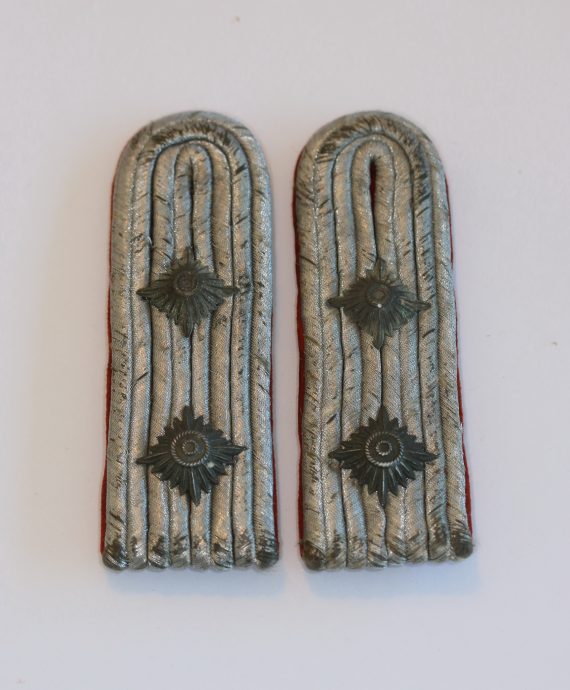 _wehrmacht_heer_paar_schulterklappen_f_r_einen_hauptmann_der_artillerie__sturmartillerie_1_