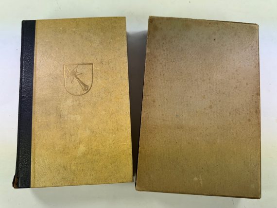 adolf_hitler_mein_kampf_hochzeitsausgabe_kolmar_1943_in_lateinische_schrift_mit_schuber_1_