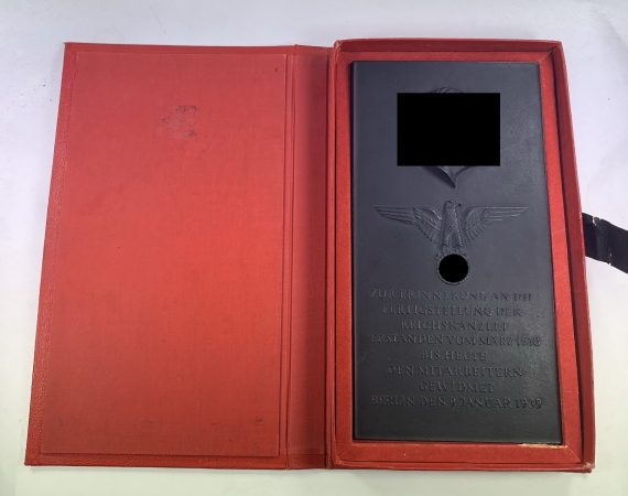 arno_breker_erinnerungsplakette_an_die_fertigstellung_der_reichskanzlei_1938_1__1