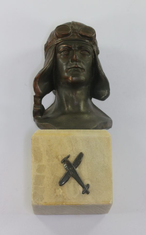 b_ste_flieger_mit_kopfhaube_1_