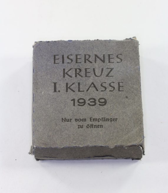 blauer_umkarton_eisernes_kreuz_1
