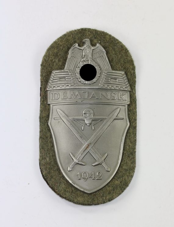 demjanskschild_auf_heeresstoff_karl_wurster_1__1