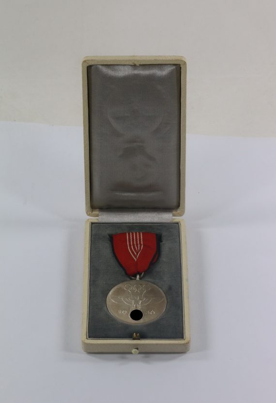 deutsche_olympiaerinnerungsmedaille_1936_im_etui_1__5_4nd