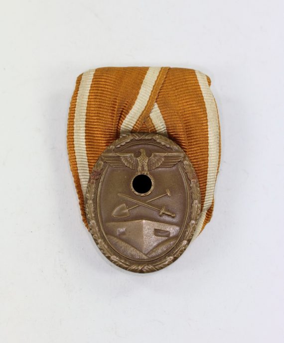 deutsches_schutzwall_ehrenzeichen_an_einzelspange_1__1