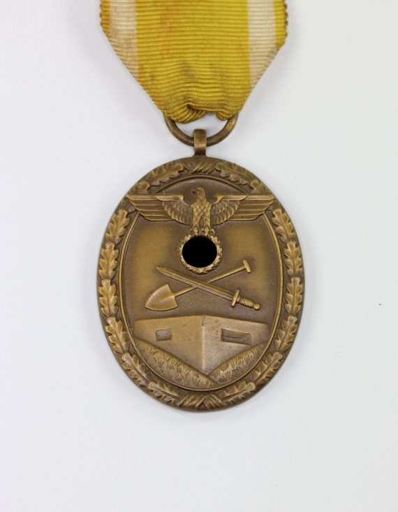 deutsches_schutzwall_ehrenzeichen_f_r_arbeit_zum_schutze_deutschlands_1__1_1