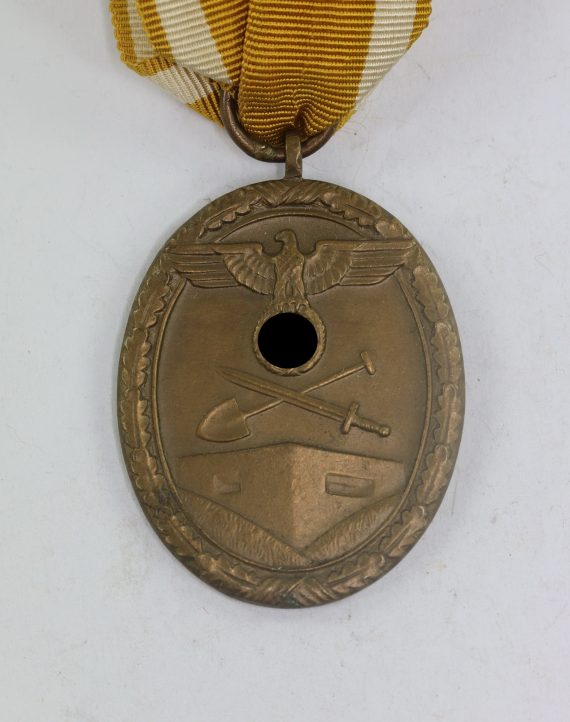 deutsches_schutzwallehrenzeichen_buntmetall_1__7