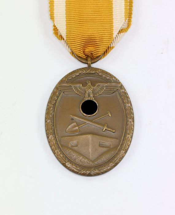 deutsches_schutzwallehrenzeichen_f_r_arbeit_zum_schutze_deutschlands_1__1_2