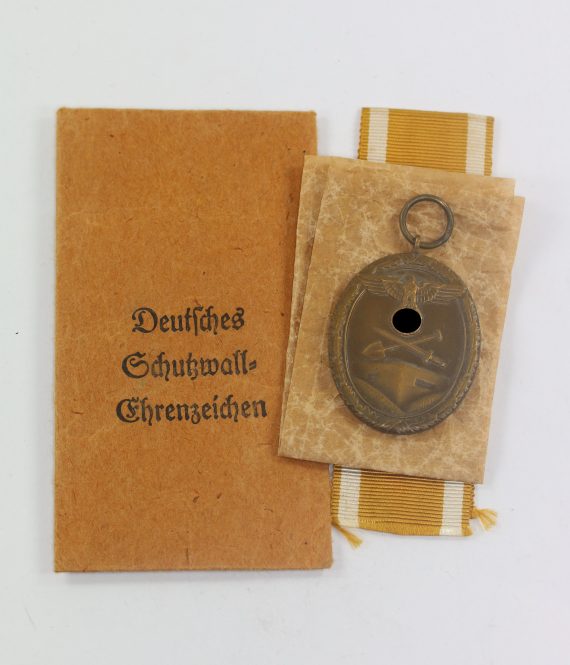 deutsches_schutzwallehrenzeichen_in_verleihungst_te_deschler_sohn_m_nchen_9_1__1_4nd