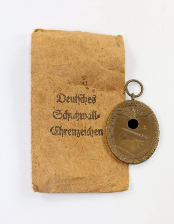 deutsches_schutzwallehrenzeichen_in_verleihungst_te_moritz_hasch_a